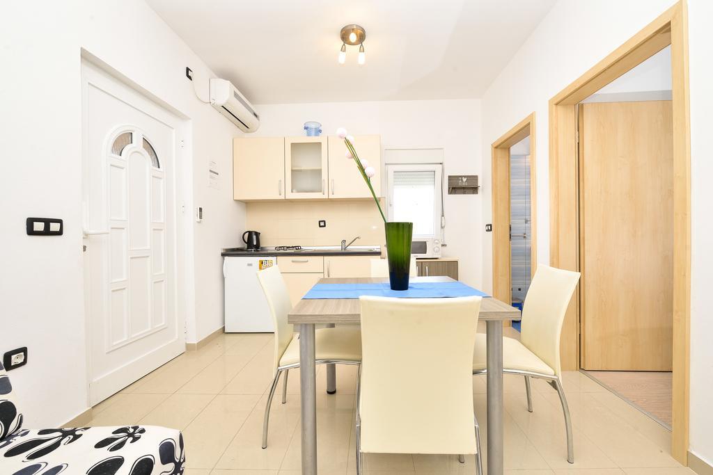 Apartments Nika & Karla Бибинє Екстер'єр фото