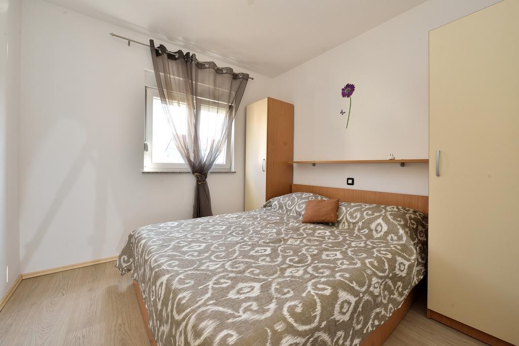 Apartments Nika & Karla Бибинє Екстер'єр фото