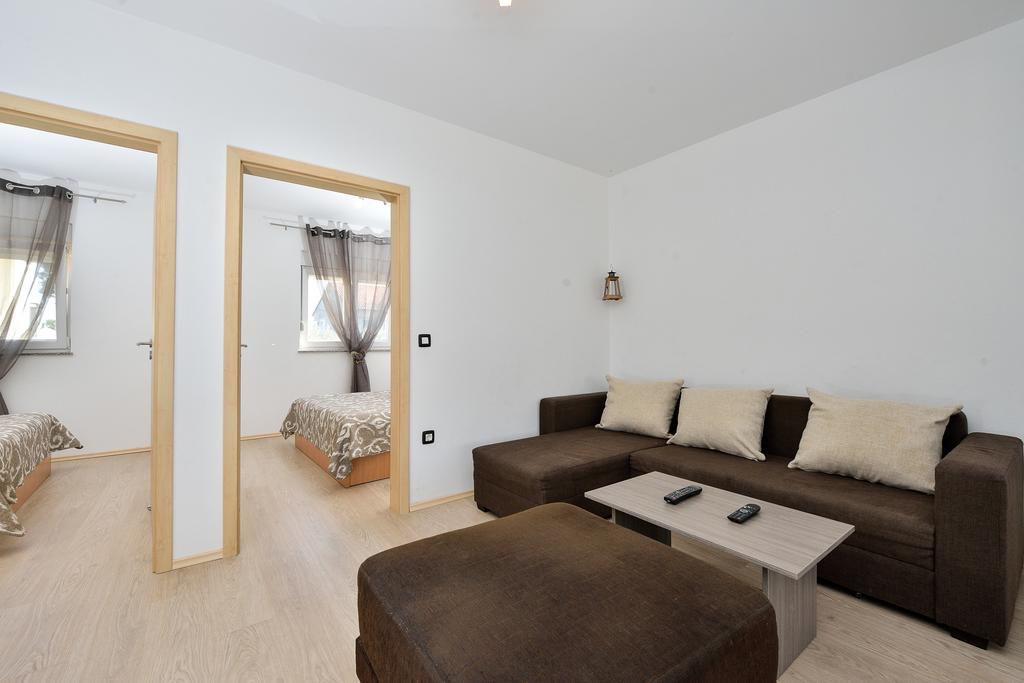 Apartments Nika & Karla Бибинє Екстер'єр фото