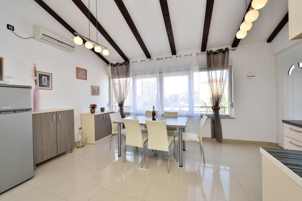 Apartments Nika & Karla Бибинє Екстер'єр фото