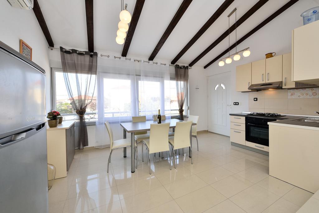 Apartments Nika & Karla Бибинє Екстер'єр фото