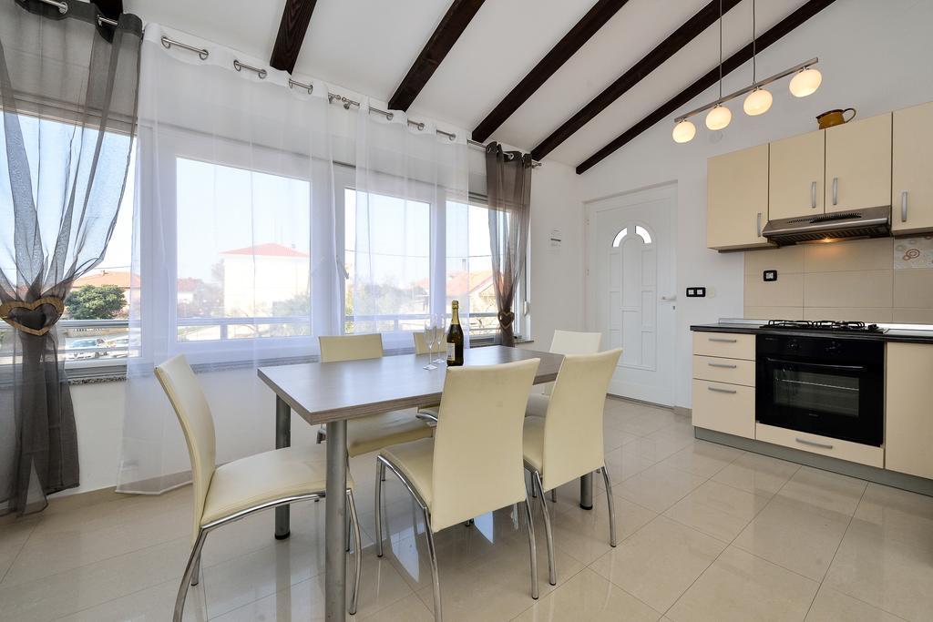 Apartments Nika & Karla Бибинє Екстер'єр фото