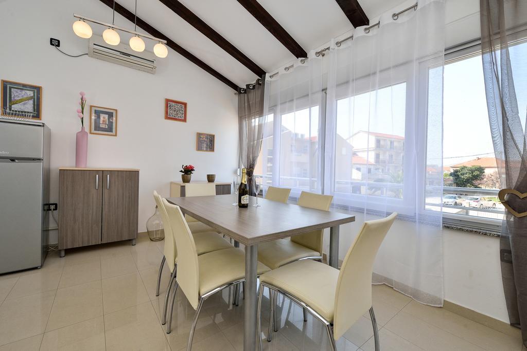 Apartments Nika & Karla Бибинє Екстер'єр фото