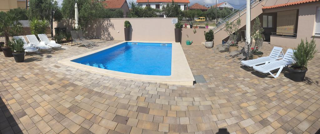 Apartments Nika & Karla Бибинє Екстер'єр фото