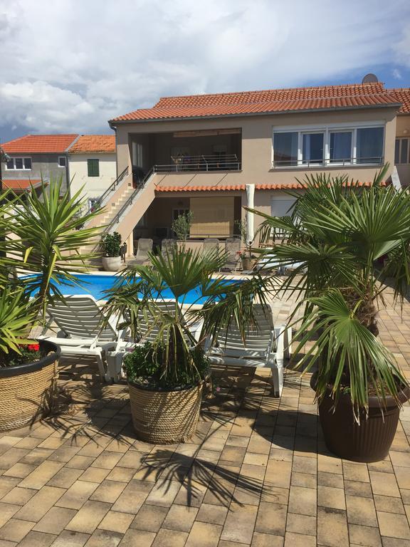 Apartments Nika & Karla Бибинє Екстер'єр фото